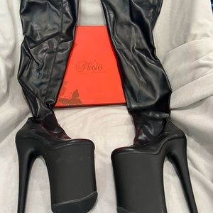 Pleaser Infinity-4000; Black Patent Leather; 9”